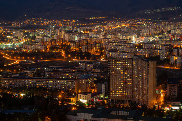 Régi szovjet lakókörzet, Gldani éjjel. Tbiliszi, Grúzia - Fotó, kép