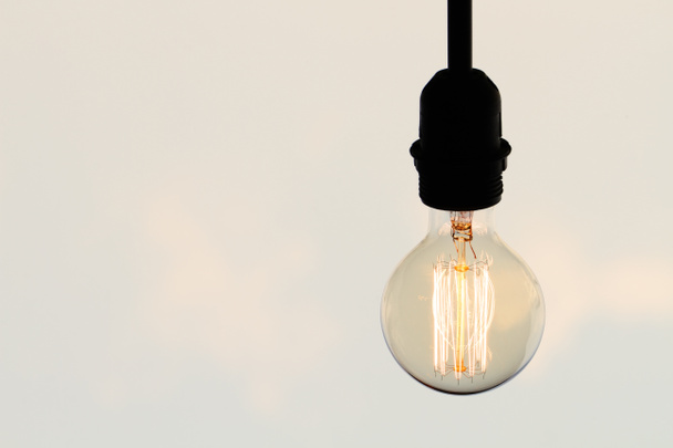 ampoule vintage avec espace de copie comme concept créatif
 - Photo, image