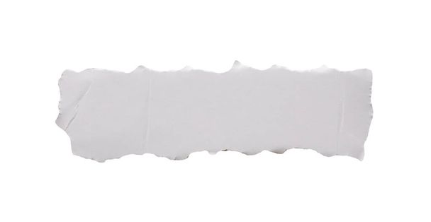 Stück weißes Papier Riss isoliert auf weißem Hintergrund - Foto, Bild