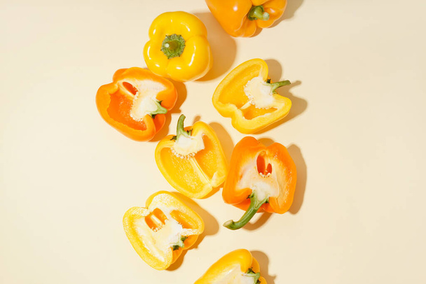 Fresh Bell Peppers на белом фоне - Фото, изображение