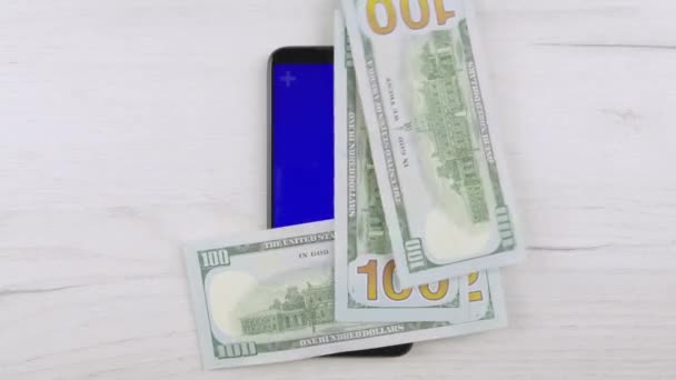 Gebruik van een smartphone voor financiële transacties. Bankieren in je zak. Chroma sleutelscherm voor reclame, het bijhouden van uw eigen bedrijf en handige online winkelen. Hoge kwaliteit 4k beeldmateriaal - Video