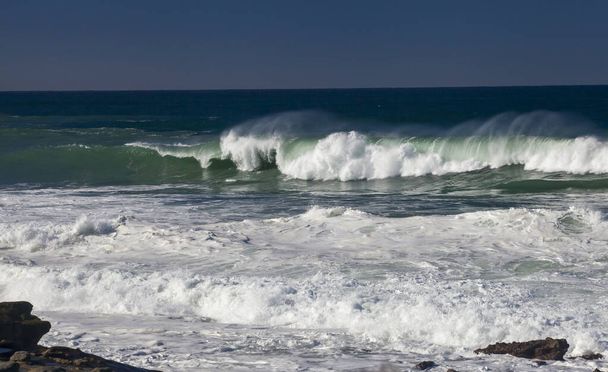 La Jolla California okyanus manzaralı kayalar ve dalgalar - Fotoğraf, Görsel
