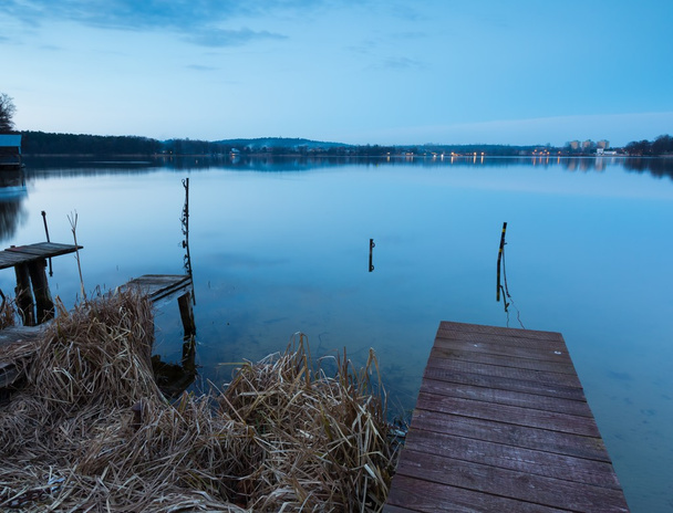 日没後湖風景 - 写真・画像
