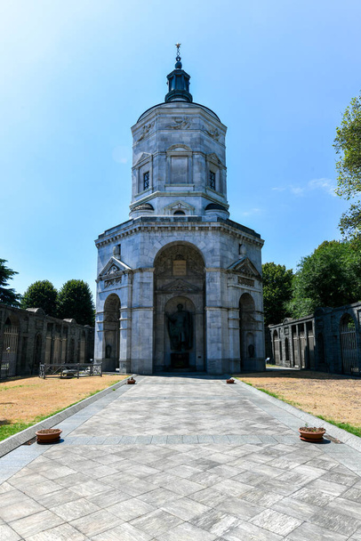 Temple of Victory, it commemorates the citizens of Milan who died fighting for Italy during the First World War. Inscribed to the Milanese who fell in war. - Photo, Image