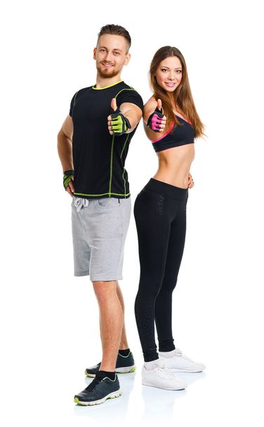 Атлетичный мужчина и женщина после физических упражнений с пальцем вверх o
 - Фото, изображение