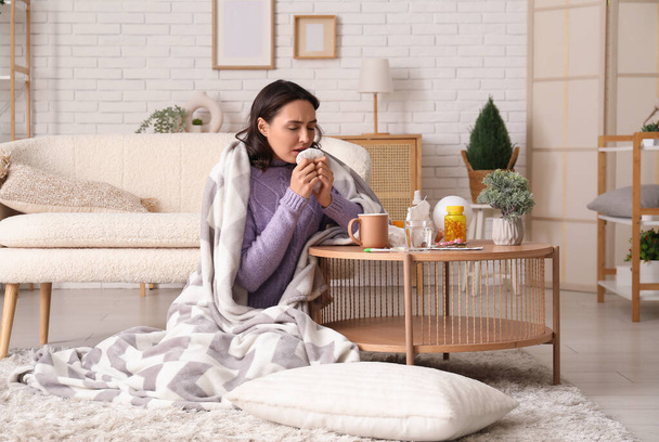 Sick young woman with tissue at home - Photo, Image