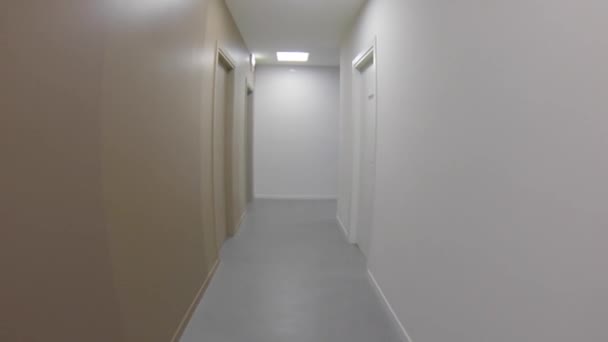 A folyosó üres egészségügyi épület - Felvétel, videó