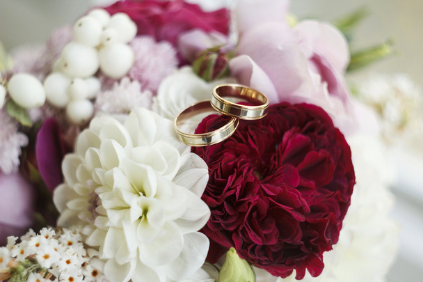 Picture of wedding bouquet and wedding rings on it - Photo, Image
