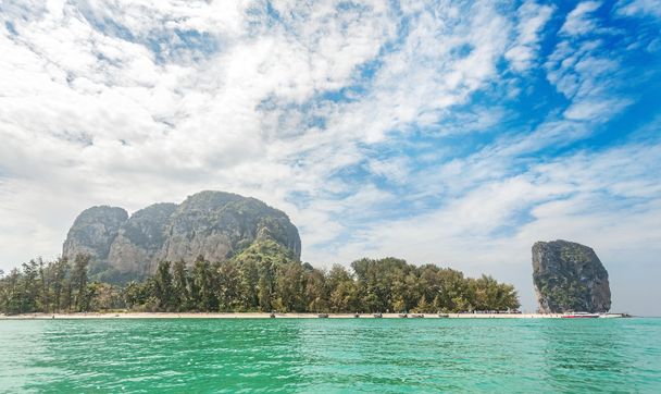 タイ、クラビ県に位置する美しい島. - 写真・画像