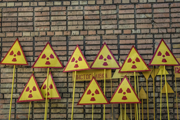 Sinais de alerta em Pripyat ghost city in Chernobyl Exclusion Zone, Ucrânia - Foto, Imagem
