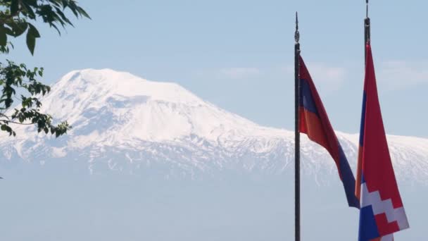 Ermeni bayrağı askeri mezarlık. Nagorno-karabak çatışması, Azerbaycan savaşı. Erablur Anıt Mezarlığı 'nda Artsakh sembolü, Erivan' da vatanseverlik. Ölü askerlerin mezarları. Hayastan silahlı kuvvetleri. Ararat - Video, Çekim