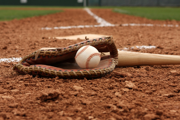 Baseball & chauve-souris près de Home Plate
 - Photo, image