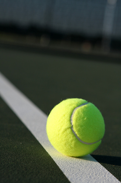balle de tennis sur le terrain - Photo, image