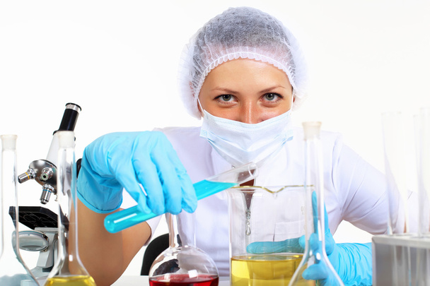 Female scientist in a chemistry laboratory - Foto, immagini