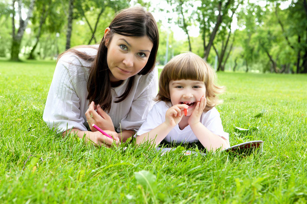 Portrait of mother with daughter outdoor - Foto, Imagem