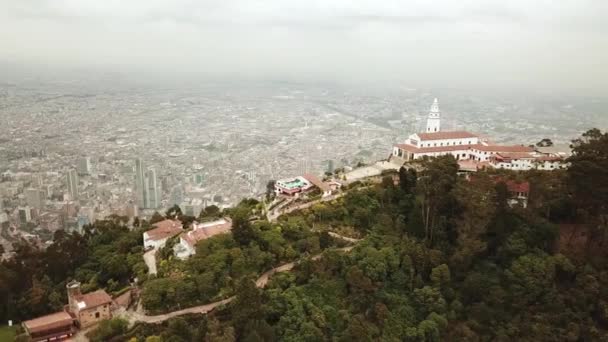 Monserrate 'den Bogota' nın insansız hava aracı görüntüsü. Yüksek kalite 4k görüntü. - Video, Çekim