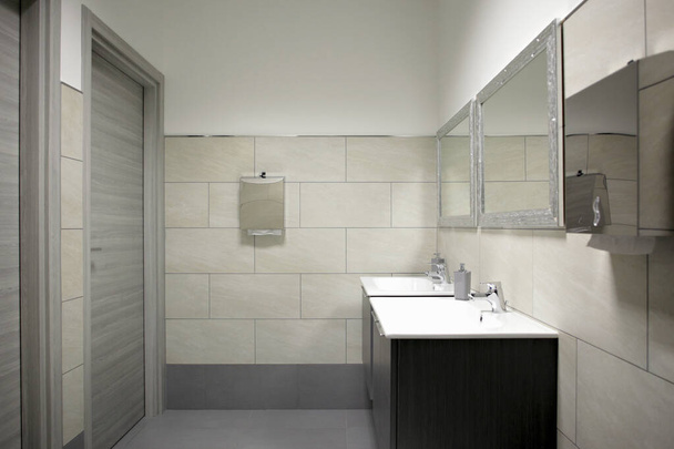 Сучасний дизайн інтер'єру ванної
 - Фото, зображення