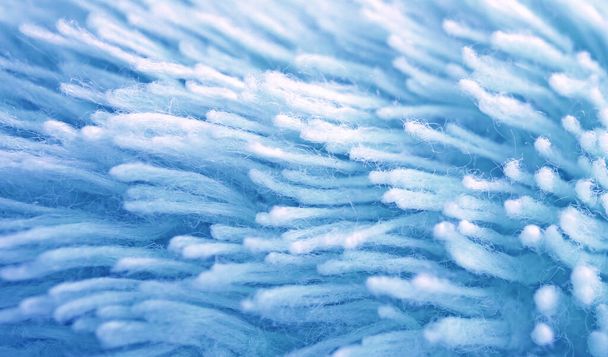 Primer plano de la textura de la piel de imitación suave azul claro de una muñeca de peluche animal - Foto, Imagen