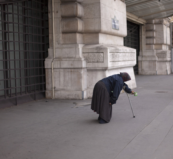 Pessoas nas ruas de Paris
 - Foto, Imagem