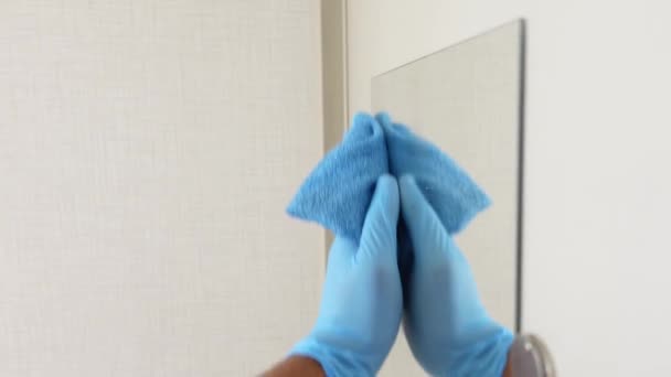 Reinigen en polijsten spiegel met doek - Video
