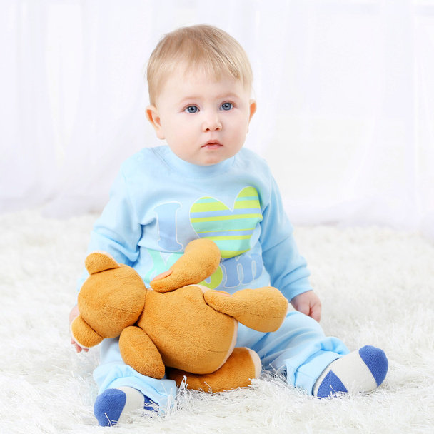 Baby boy with teddy bear - Φωτογραφία, εικόνα