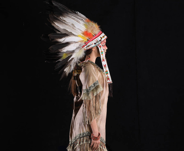 Indiano Apache ragazza con fiocco - Foto, immagini