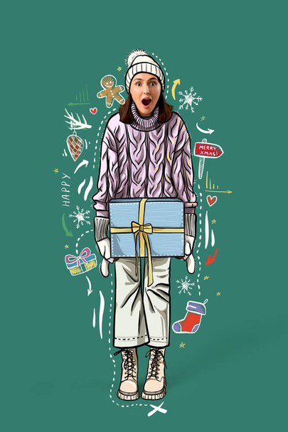 Surprised woman in winter clothes and with gift on green background - Photo, Image