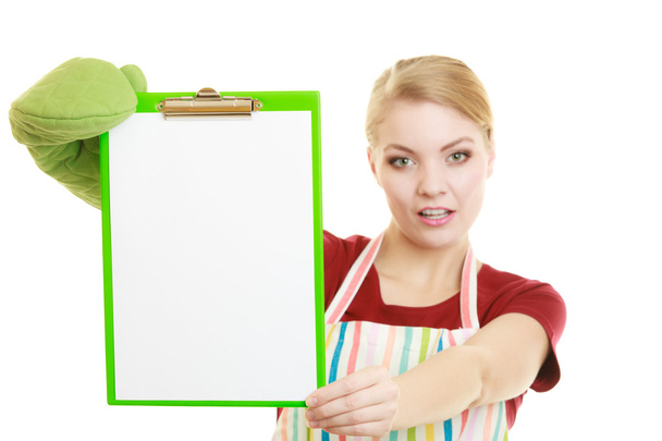 Housewife holding clipboard - Zdjęcie, obraz