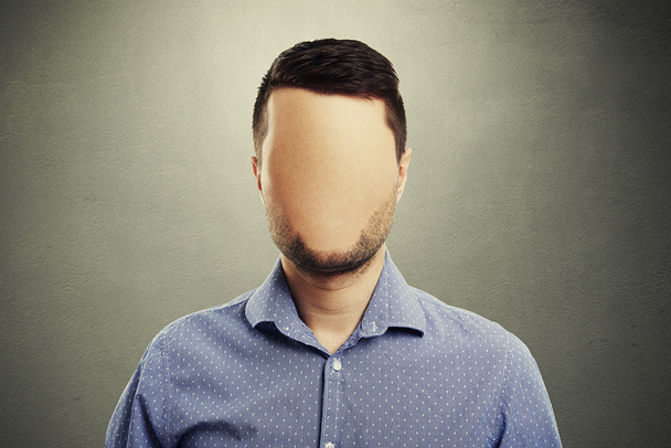 hombre anónimo con la cara en blanco
 - Foto, Imagen