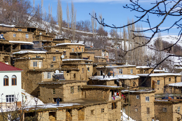 Historialliset Hizan talot ja luonnonmaisemat, Bitlis - Valokuva, kuva