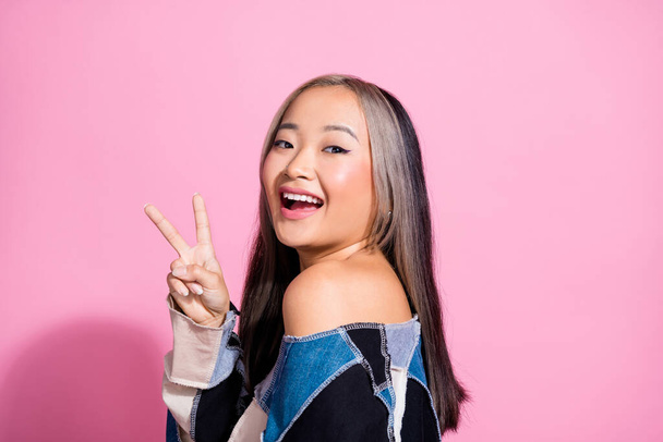 Profile photo of cheerful pretty lady toothy smile hand fingers demonstrate v-sign isolated on pink color background. - Valokuva, kuva