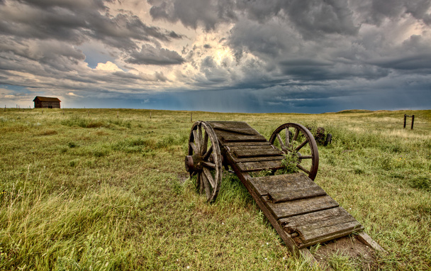 Carrinho de roda velha pradaria Saskatchewan
 - Foto, Imagem