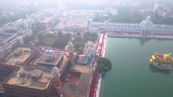 Amritsar, Punjab, Inde 12 décembre 2023, Le Temple d'or aussi connu sous le nom de Harimandir Sahib - Séquence, vidéo