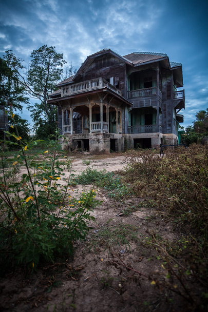 terk edilmiş eski bir ev - Fotoğraf, Görsel