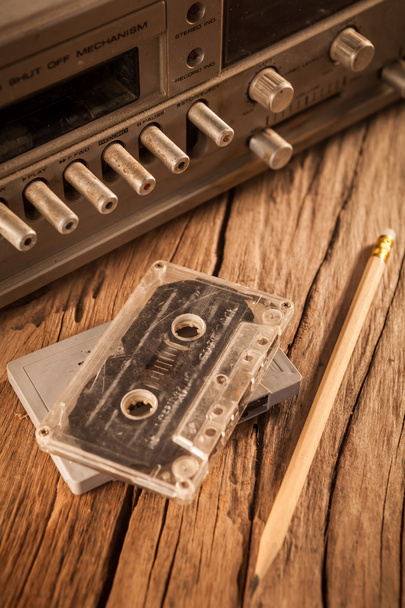 Cintas de cassette antiguas y reproductor de cassette
 - Foto, Imagen