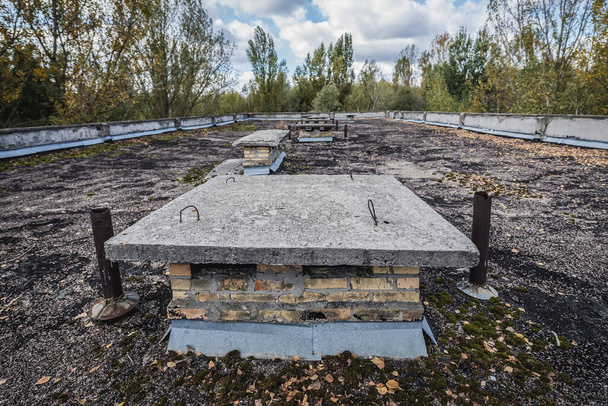 Telhado do sanatório chamado Solnechny - Ensolarado na cidade fantasma Pripyat na Zona de Exclusão de Chernobyl, Ucrânia - Foto, Imagem