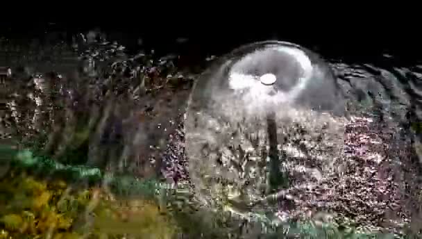 kleiner Kuppelbrunnen im Garten - Filmmaterial, Video