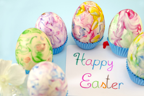 Ręcznie malowane decoupage Wielkanoc jaja na trybunach - Zdjęcie, obraz
