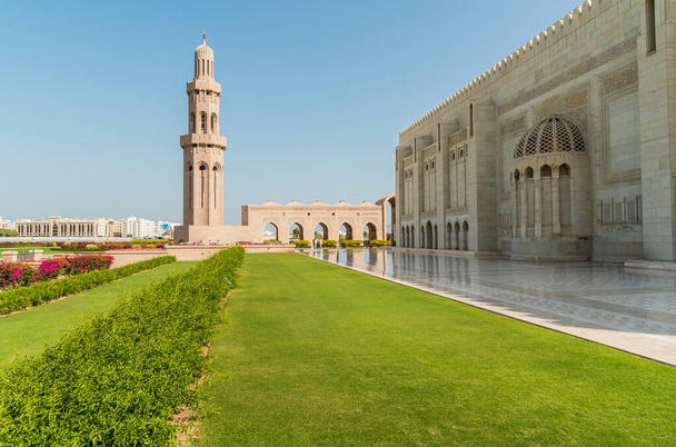 Minaret of the Sultan Qaboos Grand Mosque, Muscat, Omán, Közel-Kelet - Fotó, kép