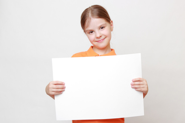 Kid holding white blank - 写真・画像