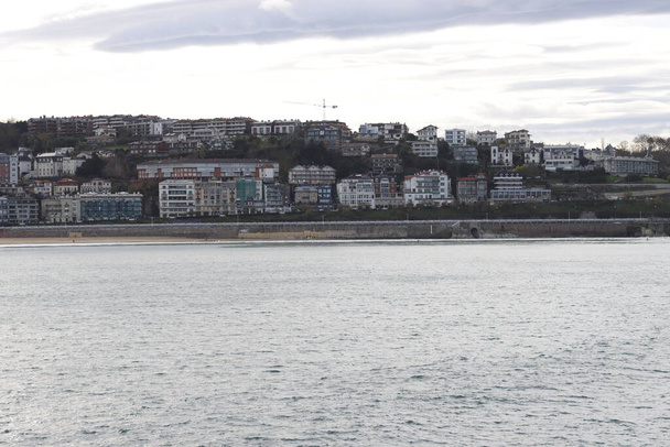 Вид на берег Сан-Себастьяна, Испания - Фото, изображение