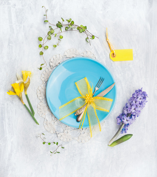 Blue plate with decorations - 写真・画像