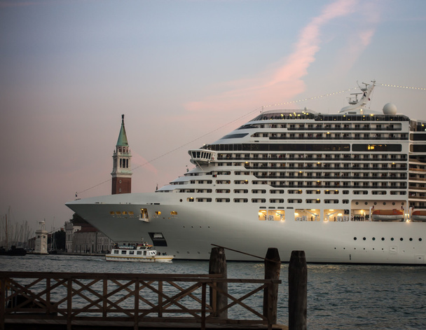 cruiseschip Venetië - Foto, afbeelding