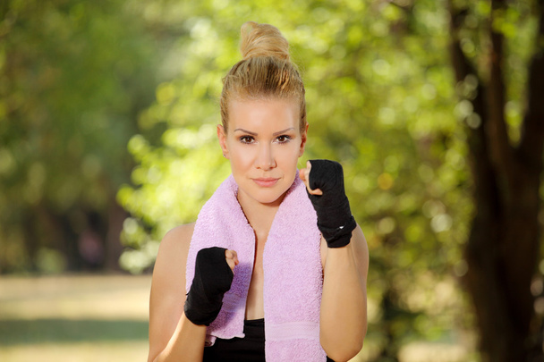 Girl in boxing guard exercise - Zdjęcie, obraz