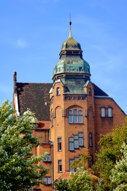 das Stadthaus mit dem Turm aus rotem Backstein - Foto, Bild