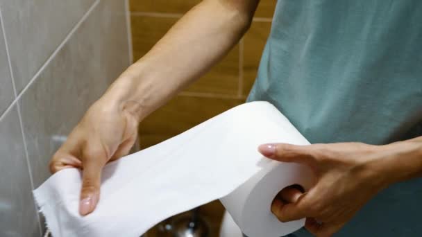Roll of toilet paper unwinding by hand - Footage, Video