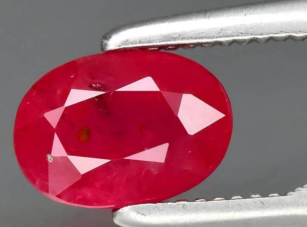 gema de rubí rojo natural en el fondo - Foto, imagen