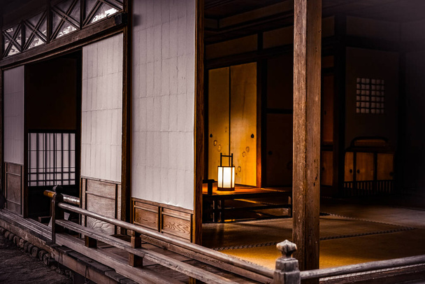 Japon tarzı ışıklandırmalı oda. Çekim yeri: Naka -ku, Yokohama -shi - Fotoğraf, Görsel
