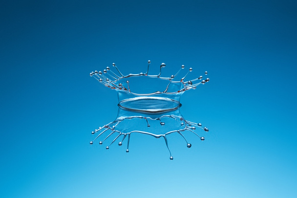 corona de gota de agua
 - Foto, Imagen