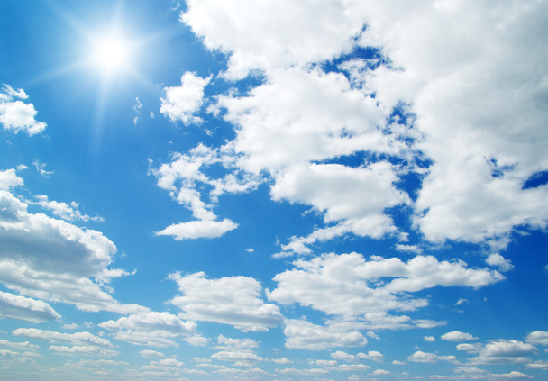 Bílé mraky na modré obloze - Fotografie, Obrázek